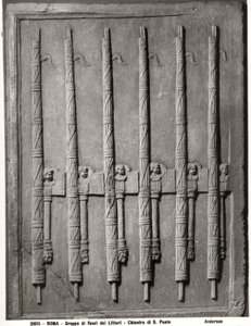Relief représentant un groupe de licteurs avec faisceaux - Roman Roman